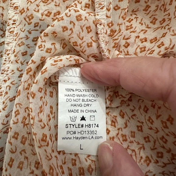 🧡🍑. Stunning HAYDEN LA women’s blouse. Size large. Never worn. - Picture 7 of 7